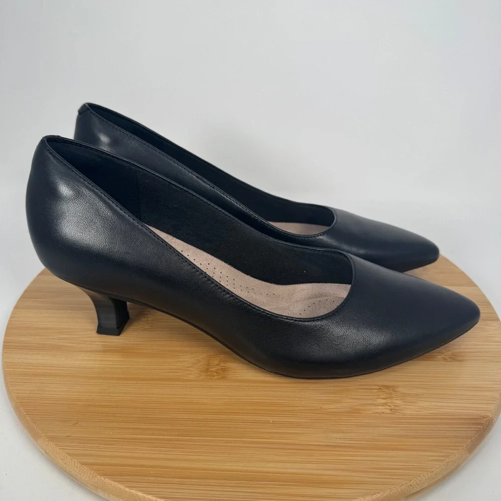 Clarks Black Leather Pointed Toe Kitten Heel Pumps Womens Size 9.5M | Work